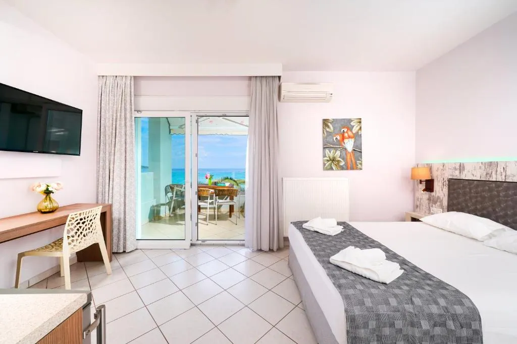 Tiara Holidays - Endless Blue Sea Resort - Family Apartment with Sea View - bedroom
